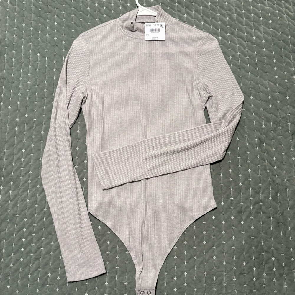 American Eagle Outfitters Light Gray Ribbed Top